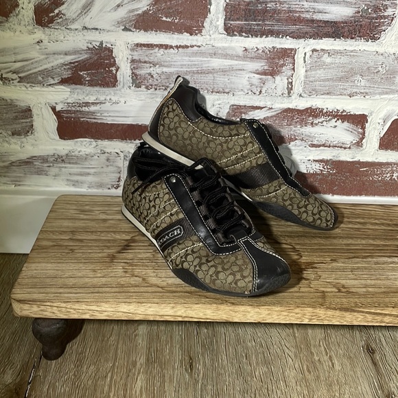 Shoes - Picture 2 of 6